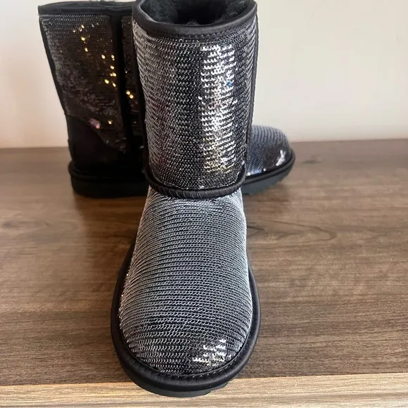 UGG Classic II Sequin Youth Boot Size 4 SKU#243246