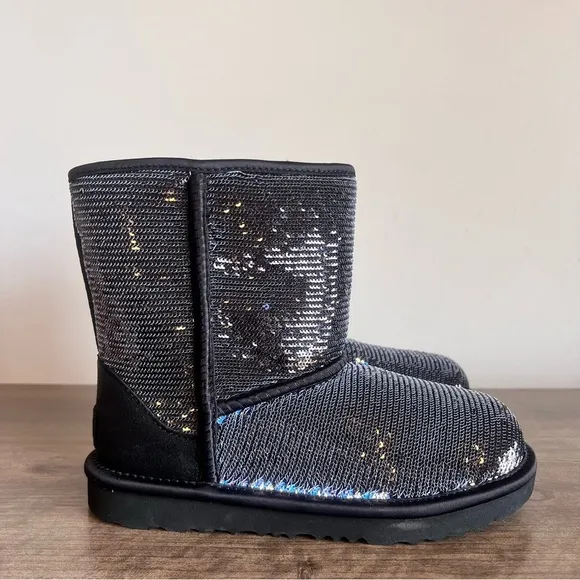 UGG Classic II Sequin Youth Boot Size 4 SKU#243246