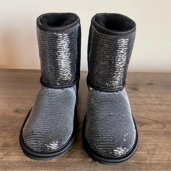 UGG Classic II Sequin Youth Boot Size 4 SKU#243246