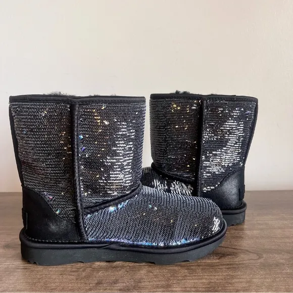 UGG Classic II Sequin Youth Boot Size 4 SKU#243246