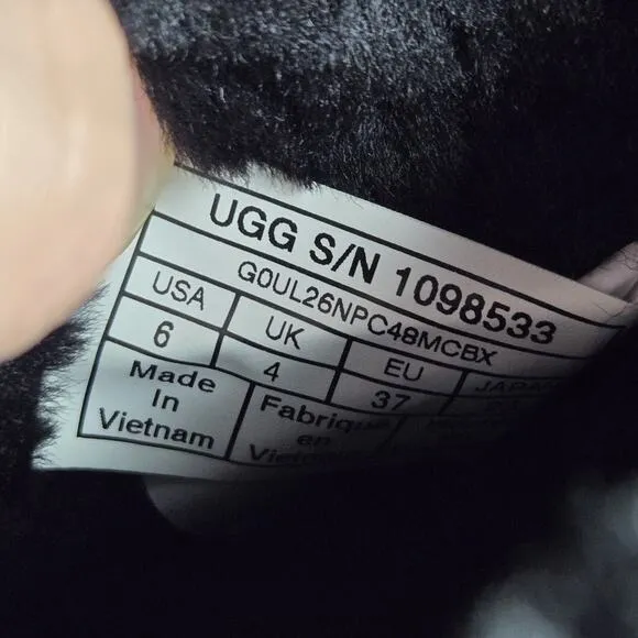 UGG Classic Mini Fluff Quilted Womens Size 6 Slip On Boots Shoes Black Fur Lined
