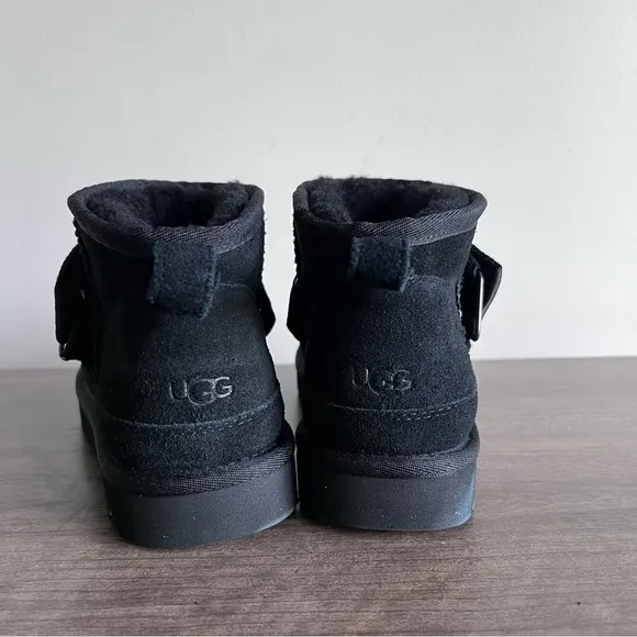 UGG Classic Ultra Mini Hybrid Women's Boot Size 7