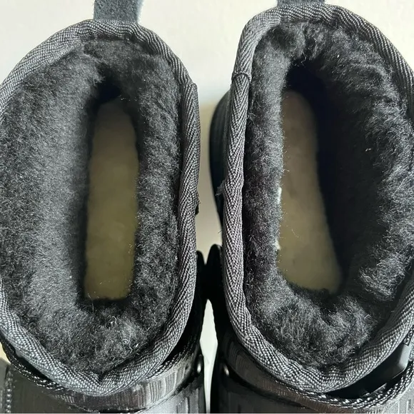UGG Classic Ultra Mini Hybrid Women's Boot Size 7