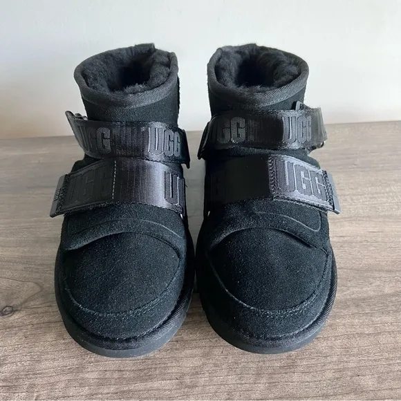 UGG Classic Ultra Mini Hybrid Women's Boot Size 7
