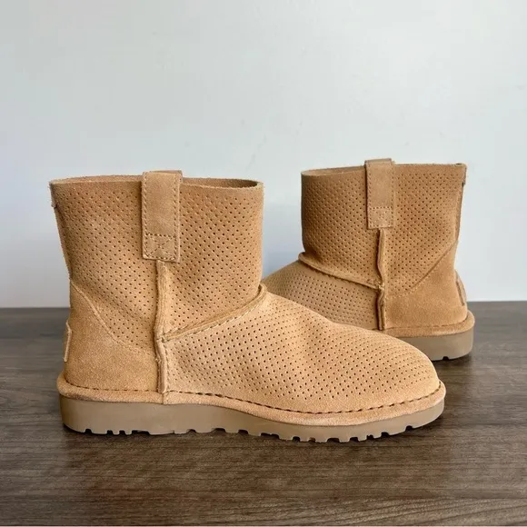 UGG Classic Unlined Mini Perf Women's Boot Size 5 #993