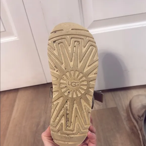 UGG Goldenstar women’s clogs size 7.5