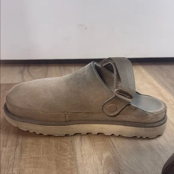 UGG Goldenstar women’s clogs size 7.5