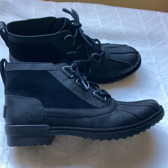 UGG Heather Lace-Up Women’s Boots