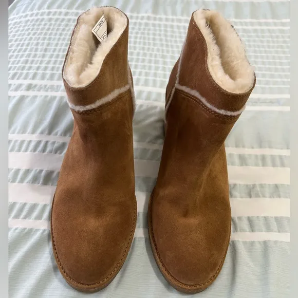 UGG Kasen II Suede And Sheepskin Block Heel Booties Chestnut Tan Women's Size 9