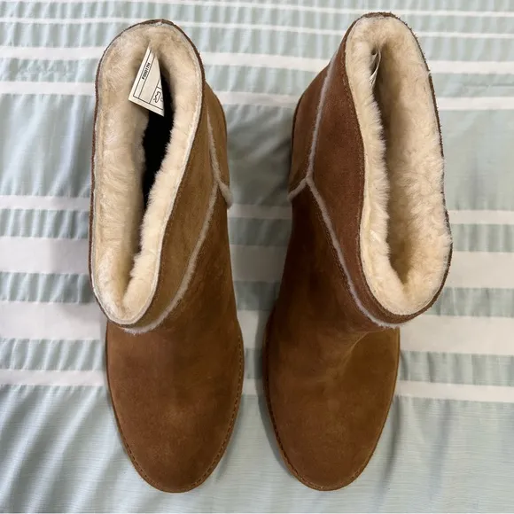 UGG Kasen II Suede And Sheepskin Block Heel Booties Chestnut Tan Women's Size 9