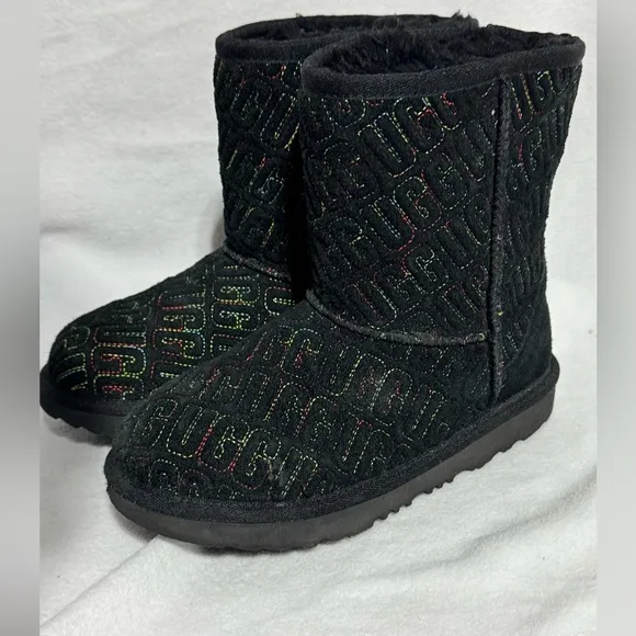 UGG Kids' Classic II Graphic Stitch Short Boots Youth Size 3