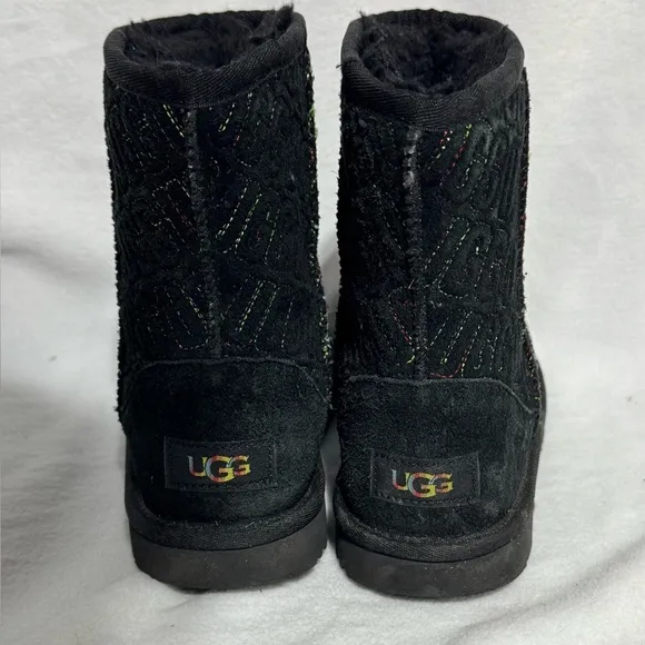 UGG Kids' Classic II Graphic Stitch Short Boots Youth Size 3