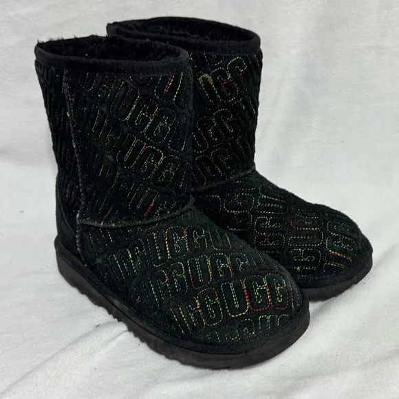 UGG Kids' Classic II Graphic Stitch Short Boots Youth Size 3