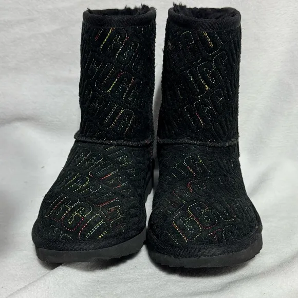 UGG Kids' Classic II Graphic Stitch Short Boots Youth Size 3
