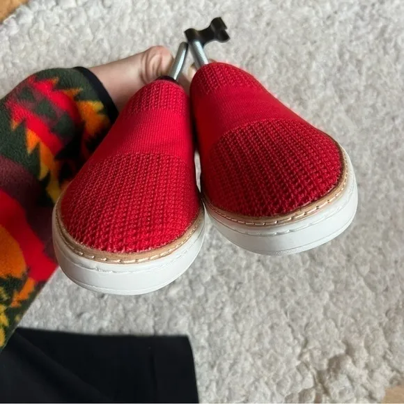 UGG Knit Red Australia Sammy Slip On Women's Sneaker Size 10
