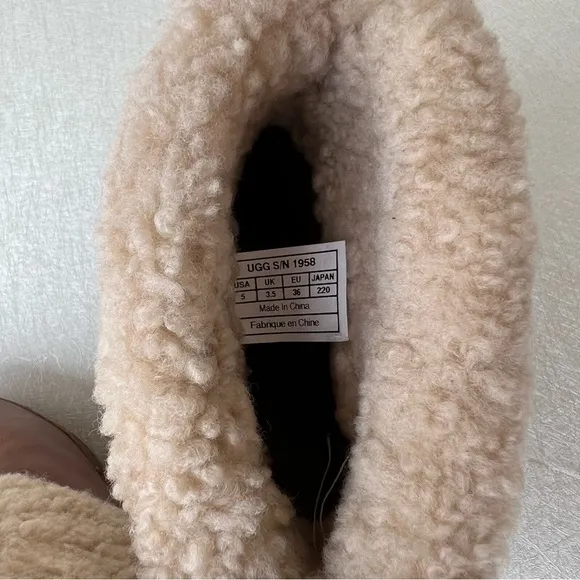 UGG Leather Ankle Booties Boots LYNNEA Wood Heel Shearling Lined Women Size 5