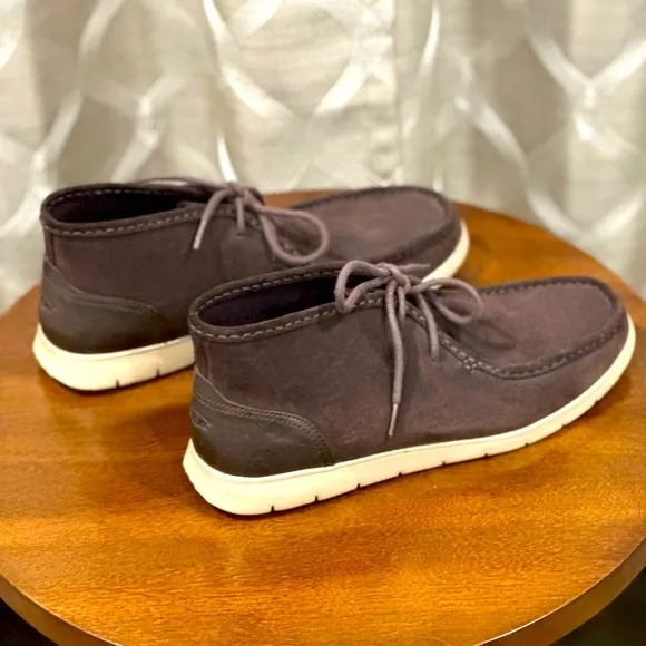 UGG Men’s brown high top shoes - Size 11