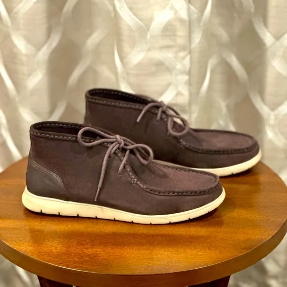 UGG Men’s brown high top shoes - Size 11