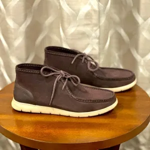 UGG Men’s brown high top shoes - Size 11