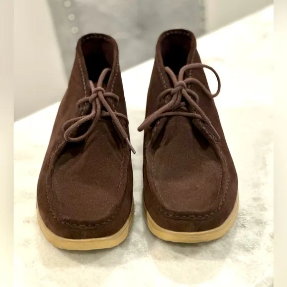 UGG Men’s brown high top shoes - Size 11
