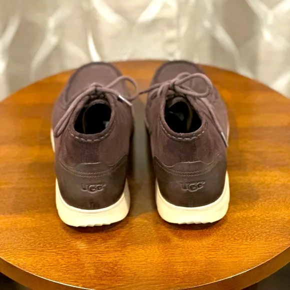 UGG Men’s brown high top shoes - Size 11