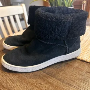 UGG Suede Ankle Boots Sherpa Trim Winter Warm Comfy Black Women's 6.5‎