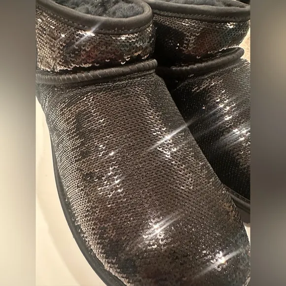 UGG Women's Classic Ultra Mini Mirror Ball Fashion Boots Size 7 NEW