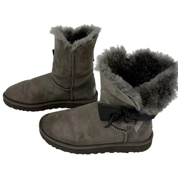 UGG Women’s Daelynn Boots Size 8 Charcoal Gray Classic Short Sheepskin Lined Bow