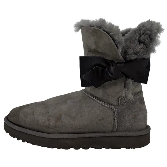 UGG Women’s Daelynn Boots Size 8 Charcoal Gray Classic Short Sheepskin Lined Bow