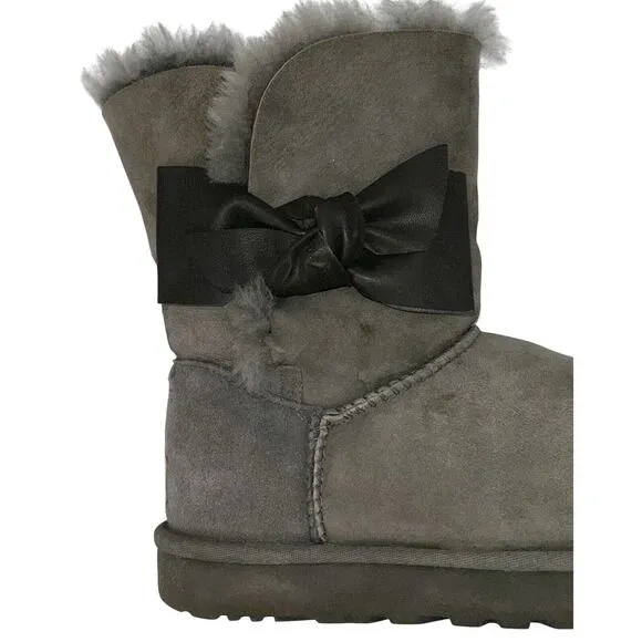 UGG Women’s Daelynn Boots Size 8 Charcoal Gray Classic Short Sheepskin Lined Bow