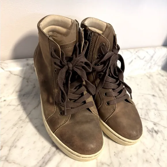 UGG Women’s Gradie Trainer Brown High-Top Sneakers Size 7.5