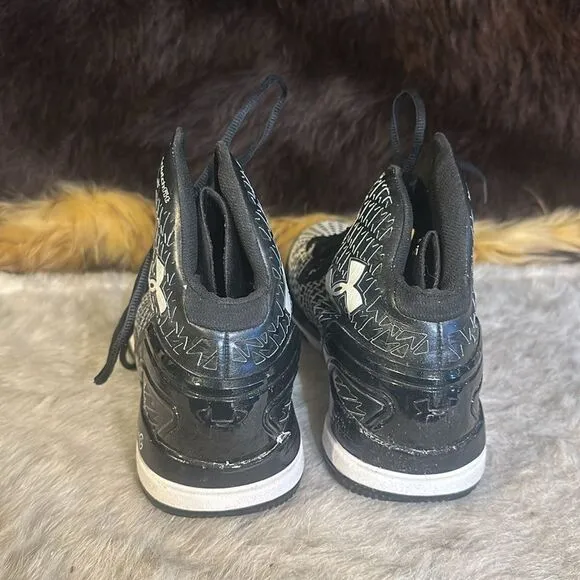 Under Armour high top shoes 7.5 (5025D)