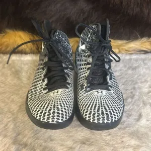 Under Armour high top shoes 7.5 (5025D)