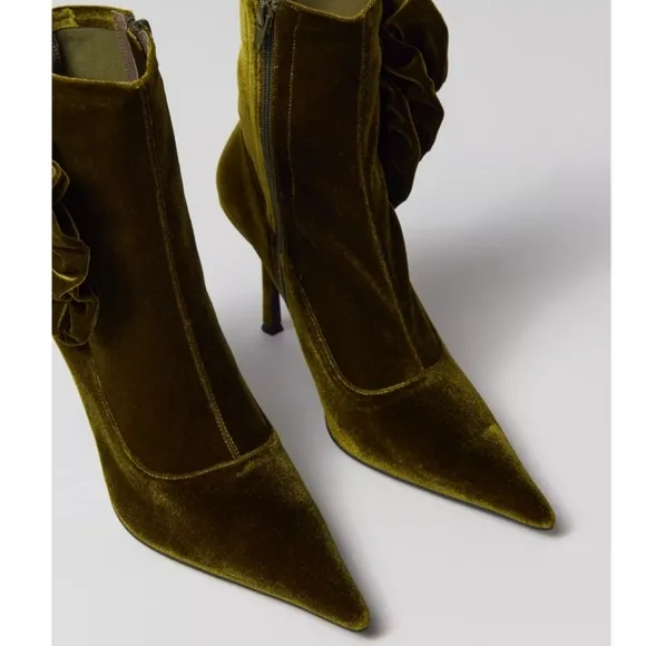 Urban Outfitters Jeffrey Campbell Florette Velvet Boot Size 8