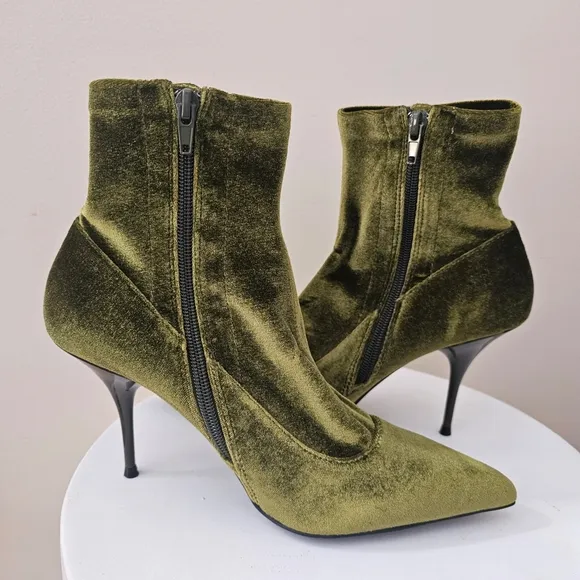 Urban Outfitters Jeffrey Campbell Florette Velvet Boot Size 8