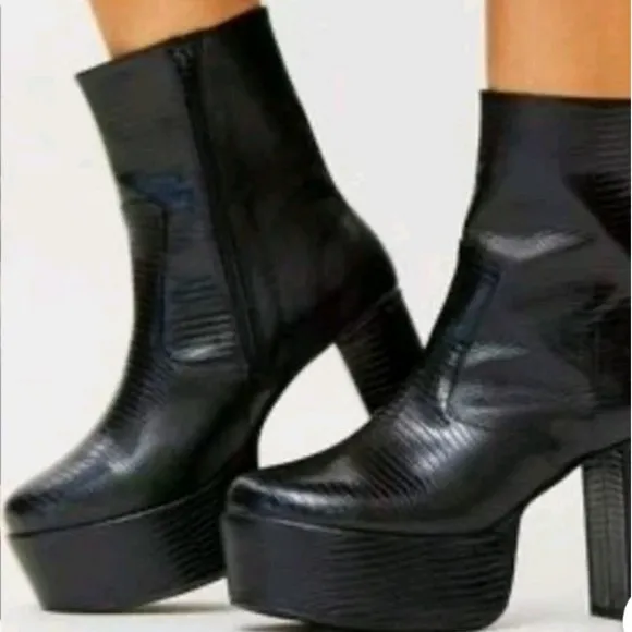 Urban Outfitters Mel Platform Boot Size 7 Croc Print 4&quot; Heel