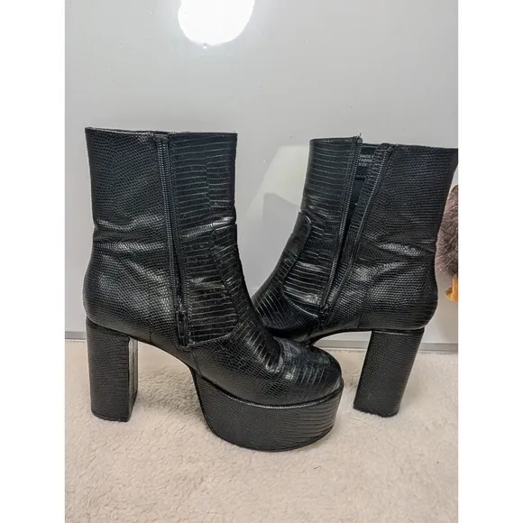 Urban Outfitters Mel Platform Boot Size 7 Croc Print 4&quot; Heel