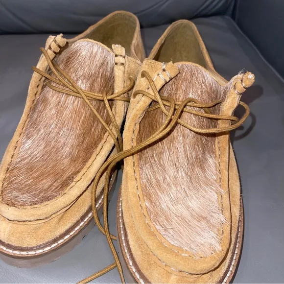 Urban Outfitters Mens Wallabee Tan Suede Shoes With Animal Fur, Size 8 New!