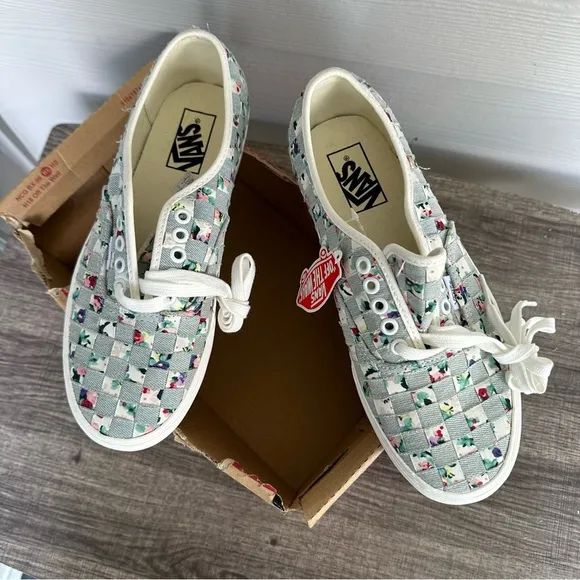 Vans 9.5 Platform Authentic Stac (Woven) Floral/Multi Distressed Look Flowers