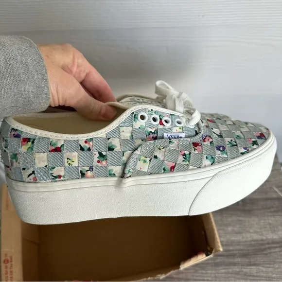 Vans 9.5 Platform Authentic Stac (Woven) Floral/Multi Distressed Look Flowers