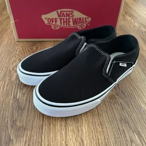VANS Asher black slip on shoes sneakers women’s 9 new in box