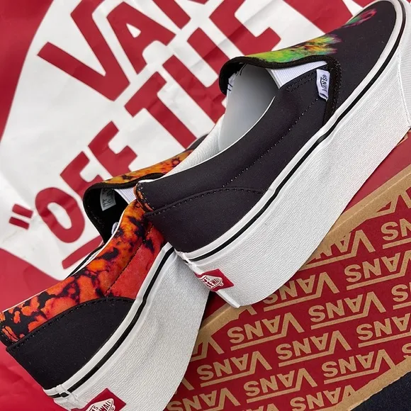 Vans Classic Slip-0nParadoxical Black/MultiVNOA7Q5RBMLWMNS Platforms