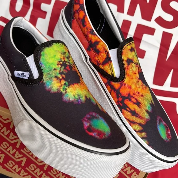 Vans Classic Slip-0nParadoxical Black/MultiVNOA7Q5RBMLWMNS Platforms
