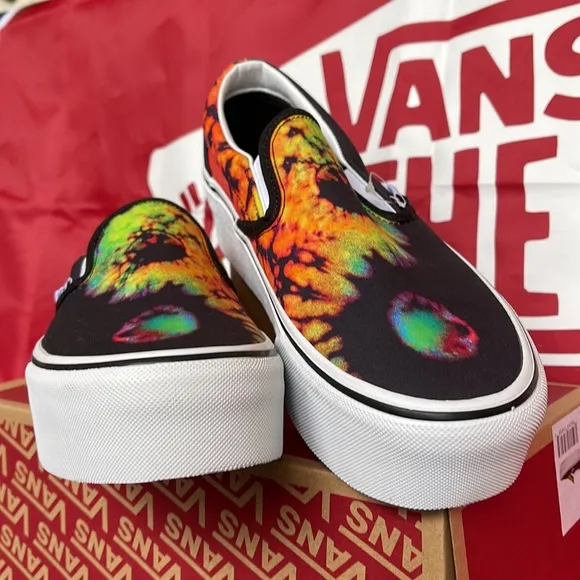 Vans Classic Slip-0nParadoxical Black/MultiVNOA7Q5RBMLWMNS Platforms