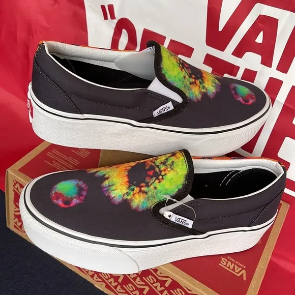 Vans Classic Slip-0nParadoxical Black/MultiVNOA7Q5RBMLWMNS Platforms