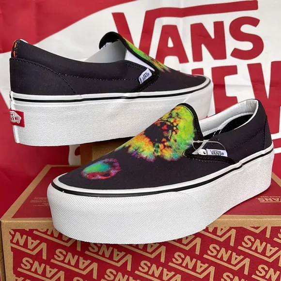 Vans Classic Slip-0nParadoxical Black/MultiVNOA7Q5RBMLWMNS Platforms