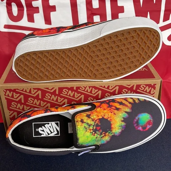 Vans Classic Slip-0nParadoxical Black/MultiVNOA7Q5RBMLWMNS Platforms
