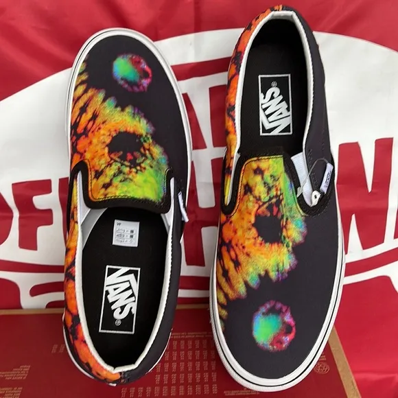 Vans Classic Slip-0nParadoxical Black/MultiVNOA7Q5RBMLWMNS Platforms