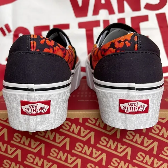 Vans Classic Slip-0nParadoxical Black/MultiVNOA7Q5RBMLWMNS Platforms