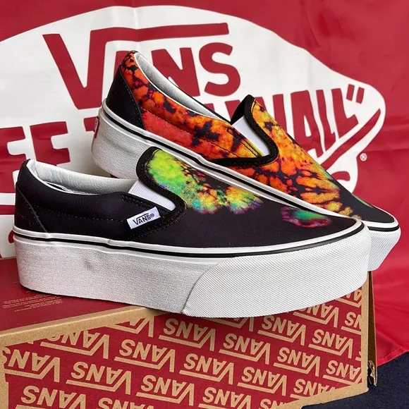 Vans Classic Slip-0nParadoxical Black/MultiVNOA7Q5RBMLWMNS Platforms